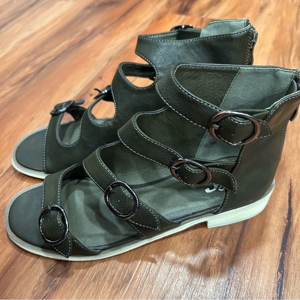 Very G Sandals